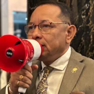 Ronal González podría ser suspendido hasta 90 días por usar megáfono e insultar en plena Asamblea